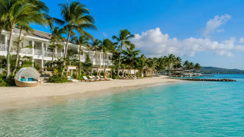 Adults-only resort in Jamaica with beach and tropical setting planned by Piccola Travel.