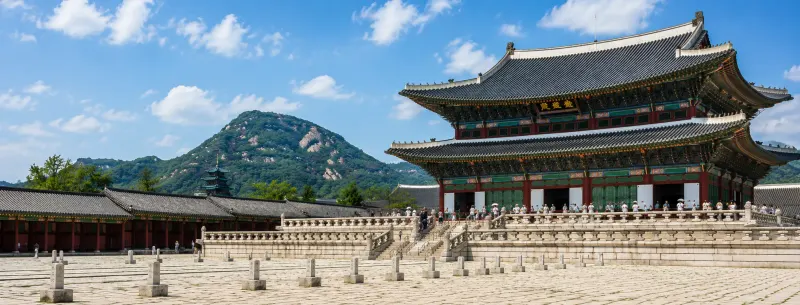 South Korea vacation packages with Seoul ancient palace tours and Busan coastal experiences, planned by Piccola Travel, a Miami travel agency.