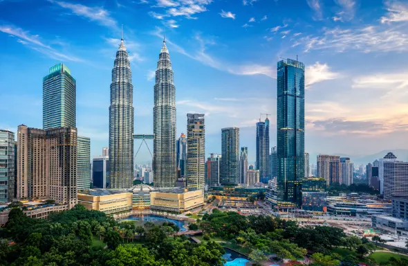 Piccola Travel Malaysia vacation — Petronas Towers Kuala Lumpur and Penang street food from Miami.